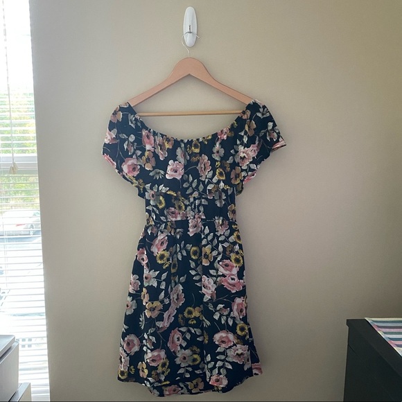 Cupcakes & Cashmere Trenton Floral Off The Shoulder Mini Dress Size Medium - Picture 4 of 6